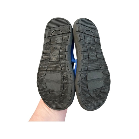 Boys water shoes 9-10 - Picture 3 of 4